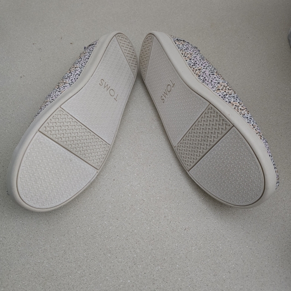 TOMS Youth Colorful Pastel Multi Mini Leopard Print Shoes - Picture 4 of 4